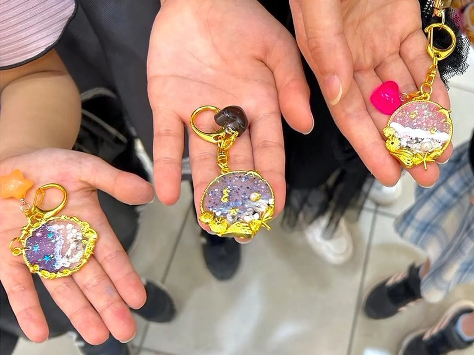 牡蠣殻を使った海のバッグチャーム